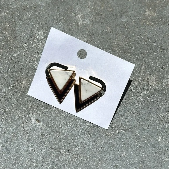 Vintage 80s Style Triangle Earrings With Marble, Gold & Black Detail Women’s - Picture 2 of 9